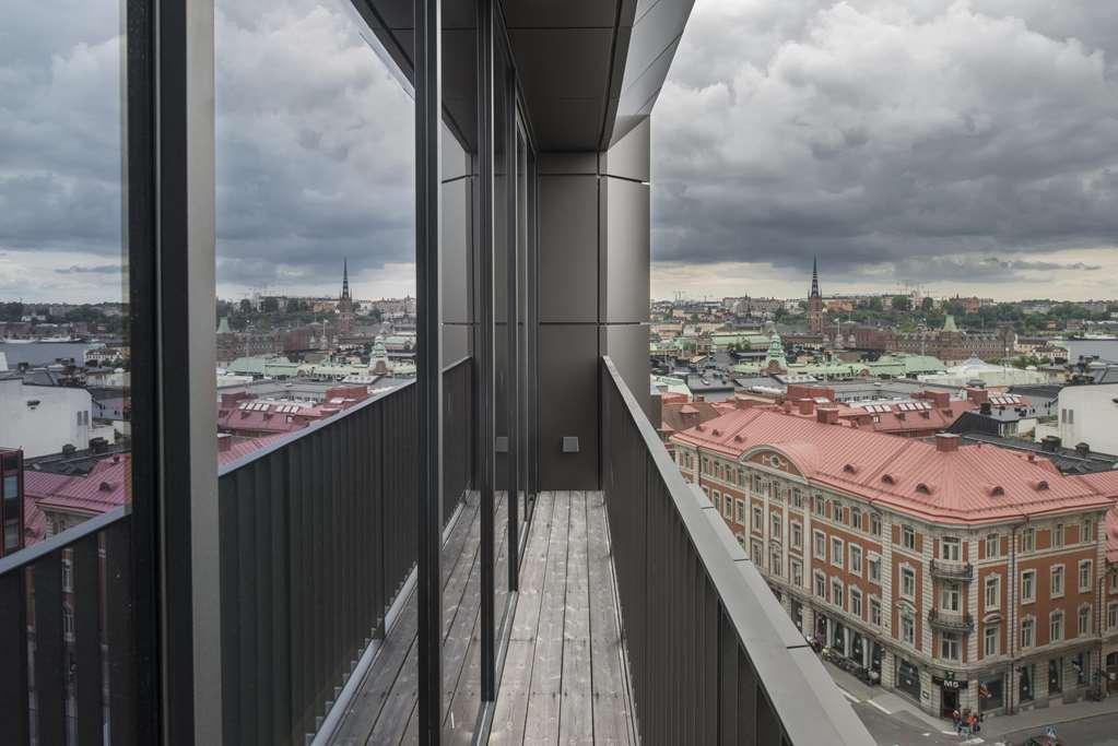Hotel At Six