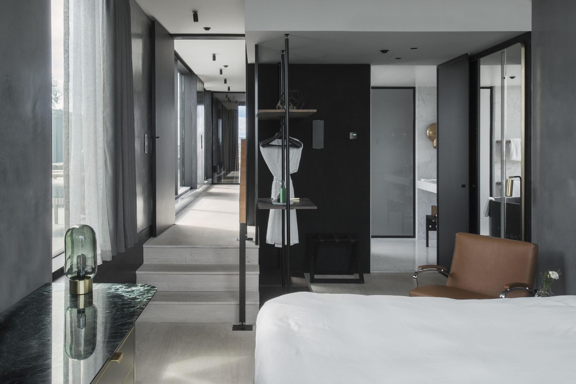 At Six Hotel 5*