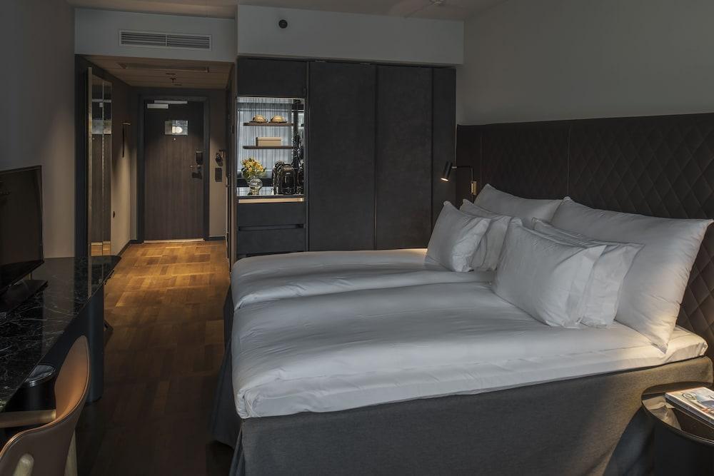 Hotel At Six 5*